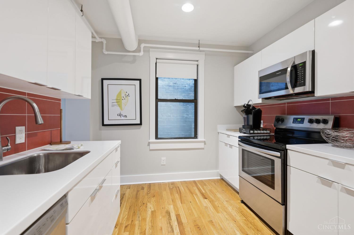 W 15 Fifteenth Street Property Photo 10