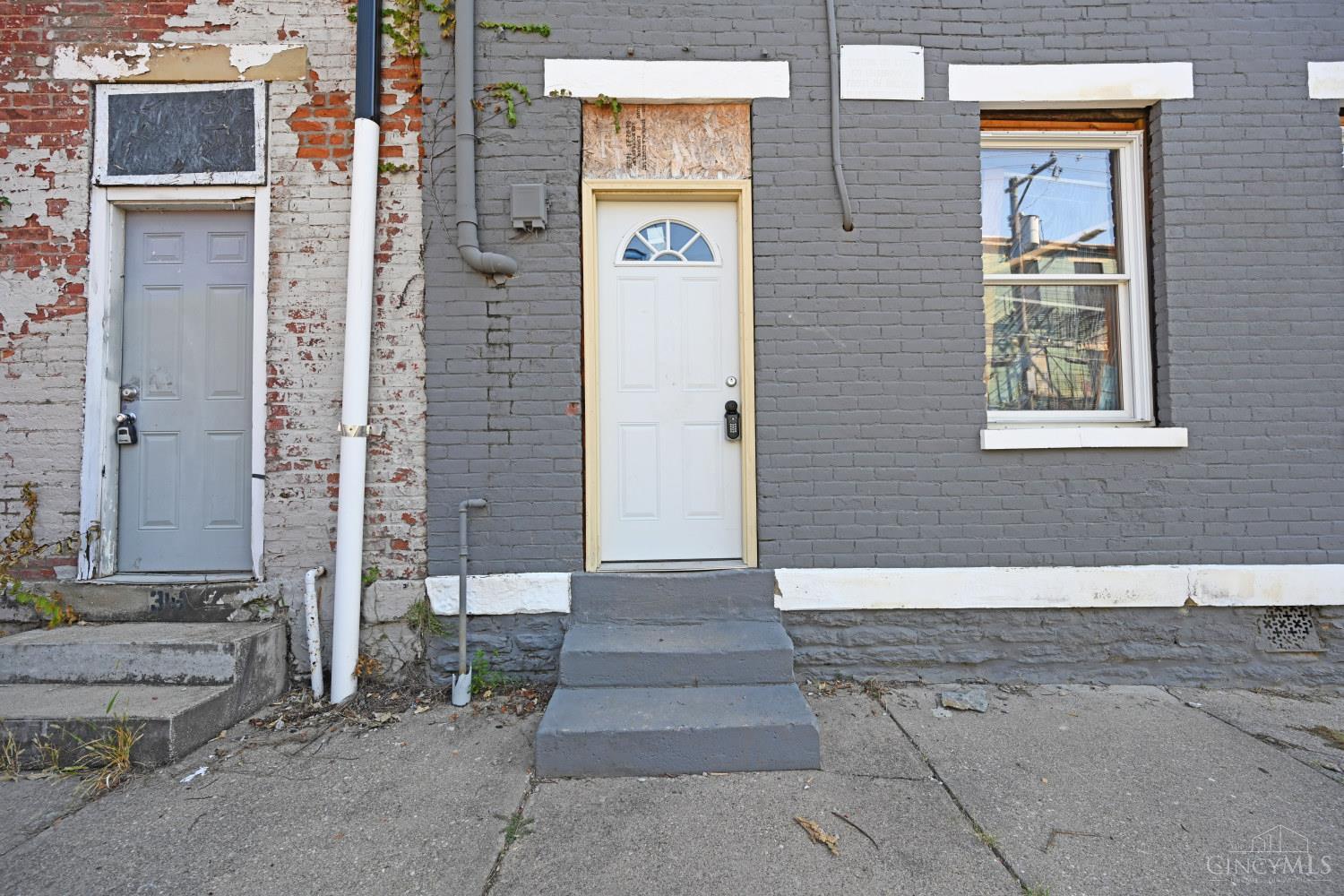 E 38 Clifton Avenue Property Photo 3