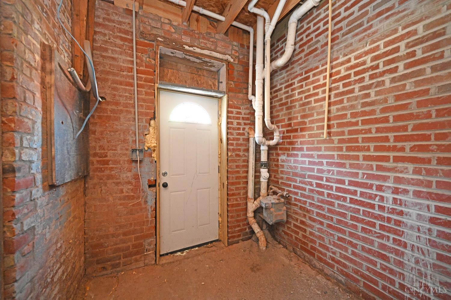 E 38 Clifton Avenue Property Photo 4