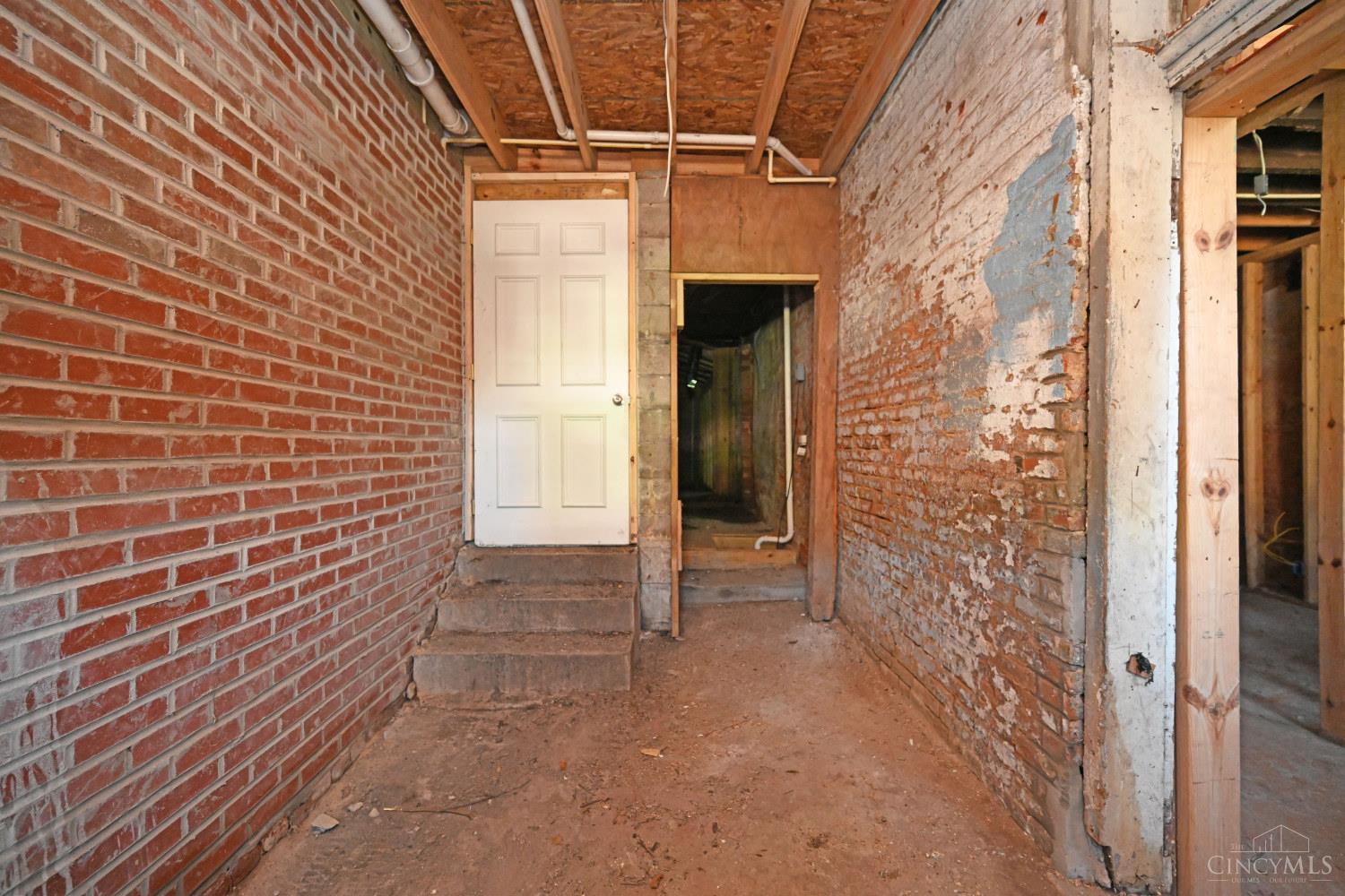 E 38 Clifton Avenue Property Photo 5
