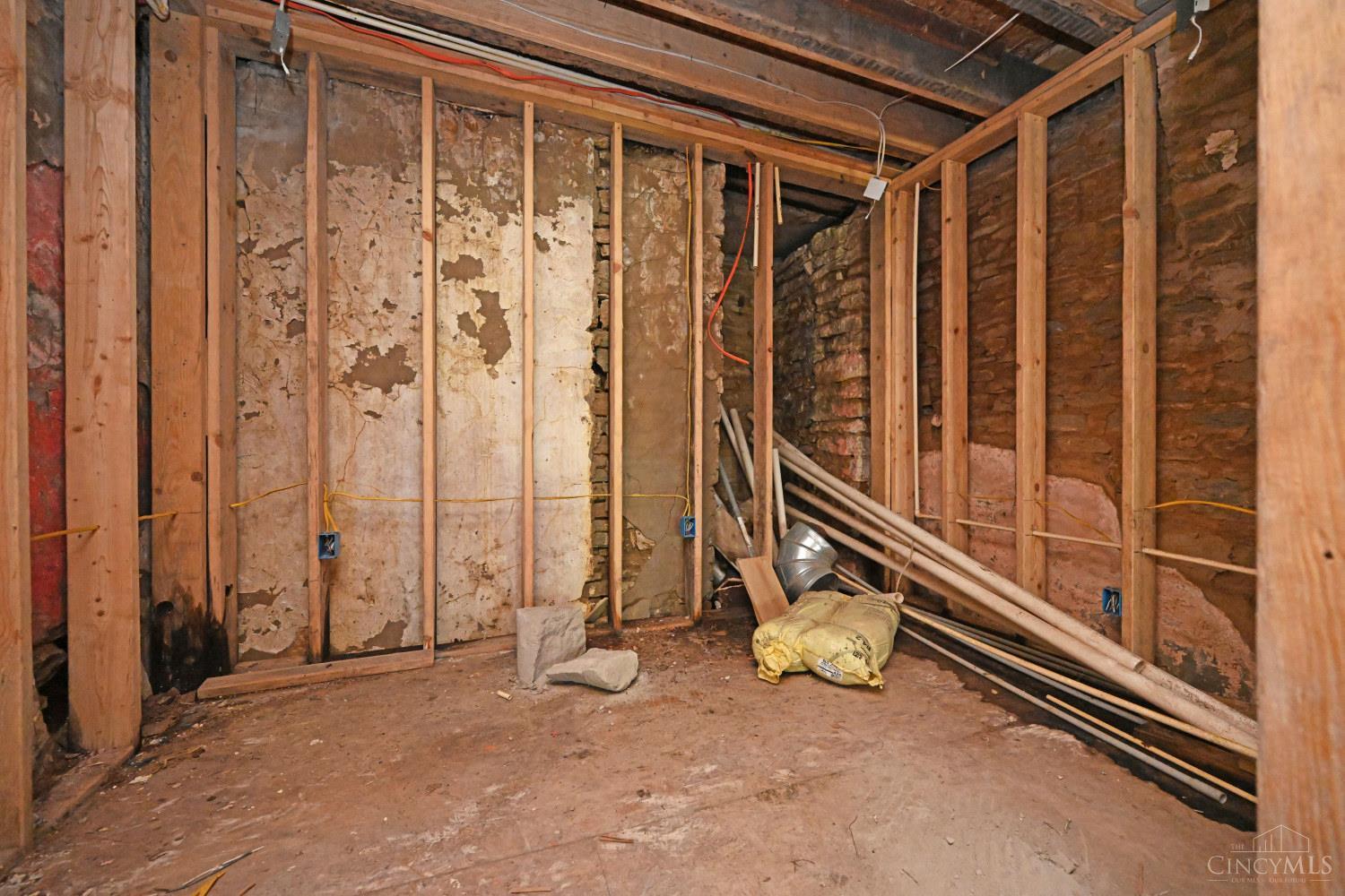 E 38 Clifton Avenue Property Photo 8