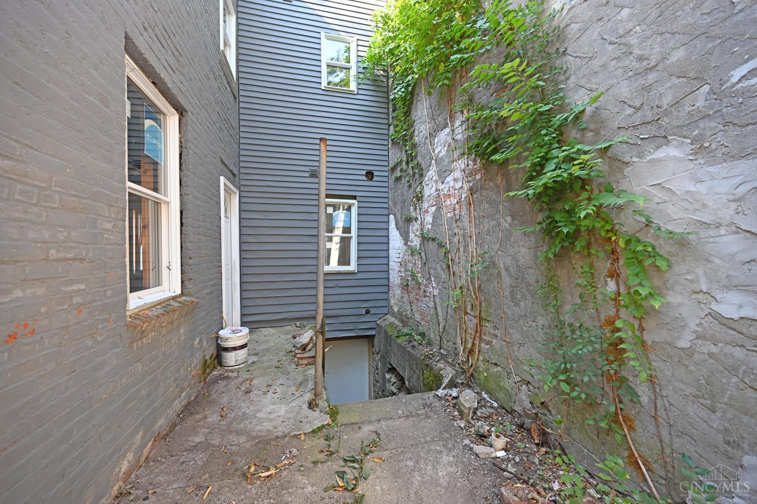 E 38 Clifton Avenue Property Photo 25