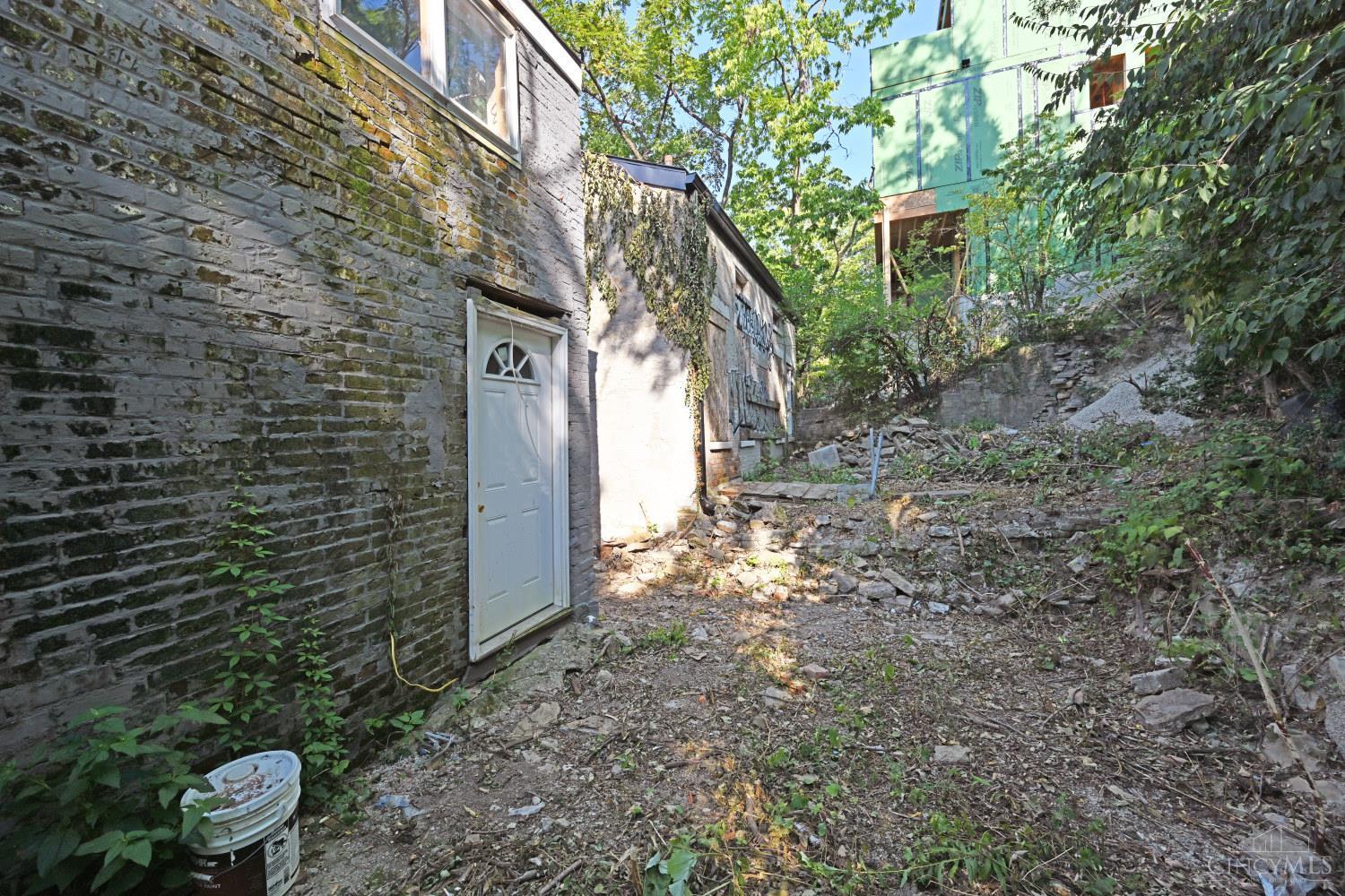 E 38 Clifton Avenue Property Photo 27