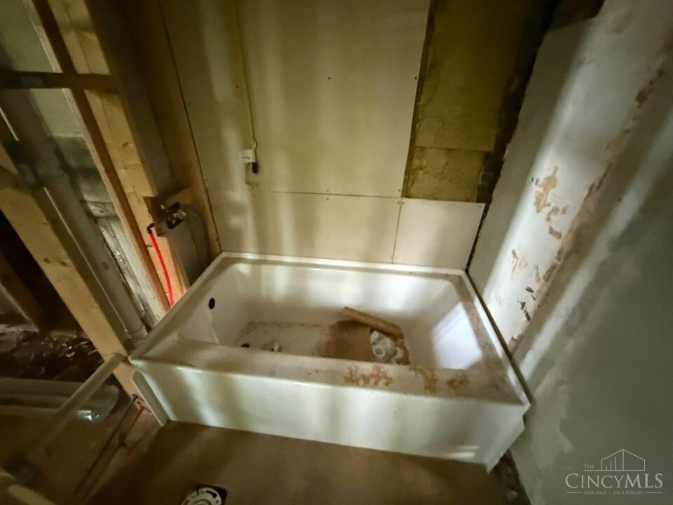 2450 River Road Property Photo 11