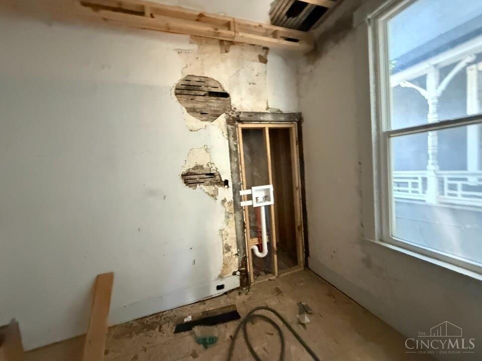 2450 River Road Property Photo 14