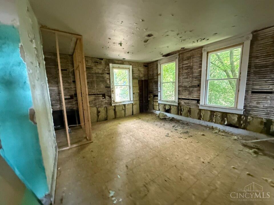 2450 River Road Property Photo 15