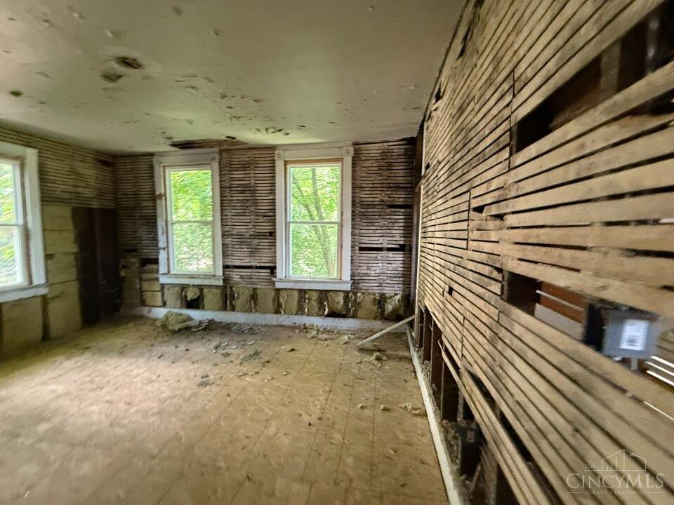 2450 River Road Property Photo 16