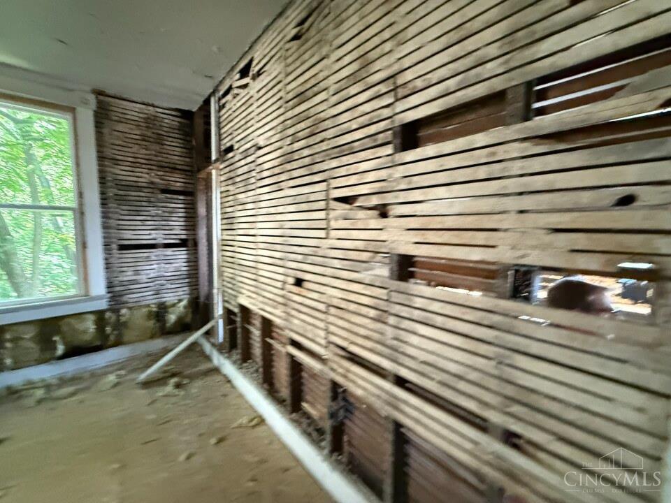 2450 River Road Property Photo 17