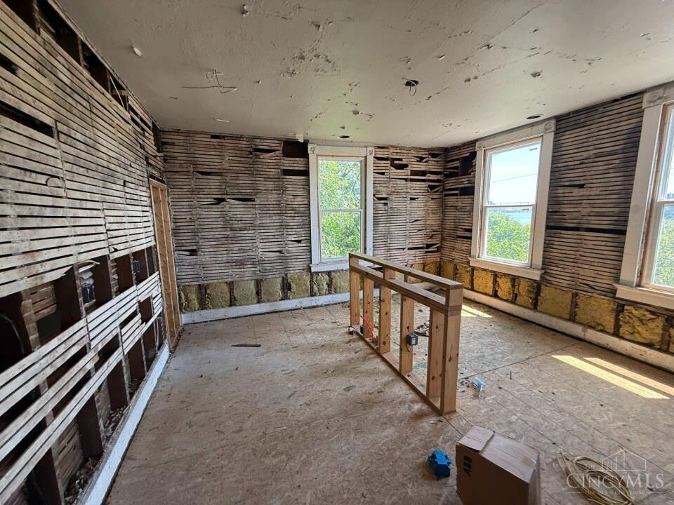 2450 River Road Property Photo 23
