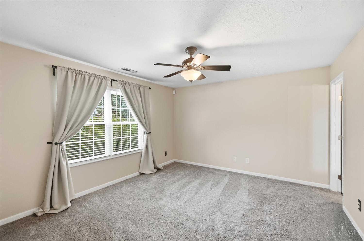 2072 Granny Smith Lane Property Photo 6