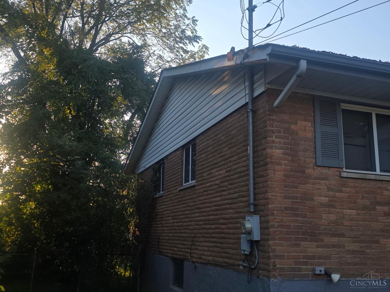 6065 Waldway Lane Property Photo 2