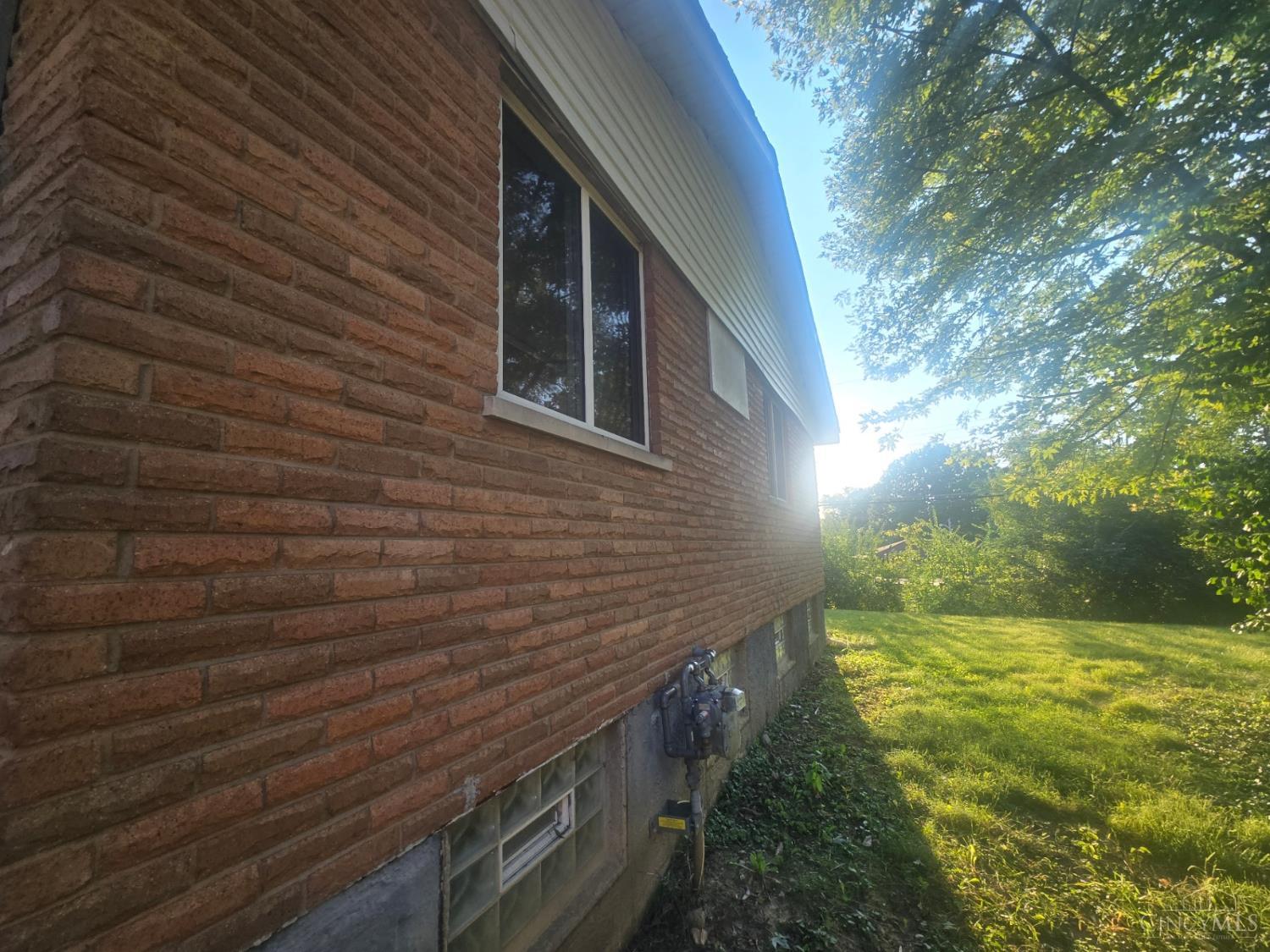6065 Waldway Lane Property Photo 3