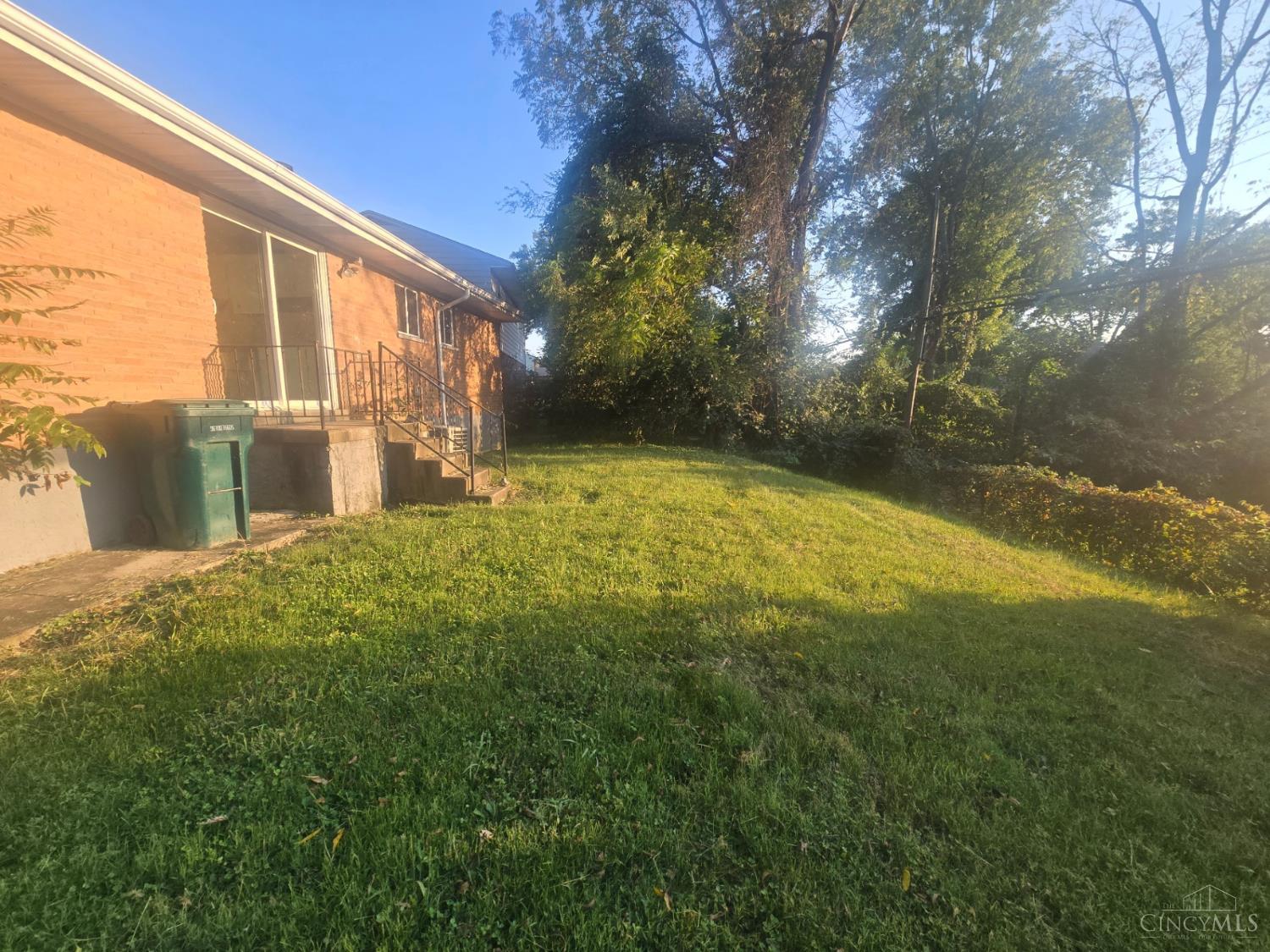 6065 Waldway Lane Property Photo 4