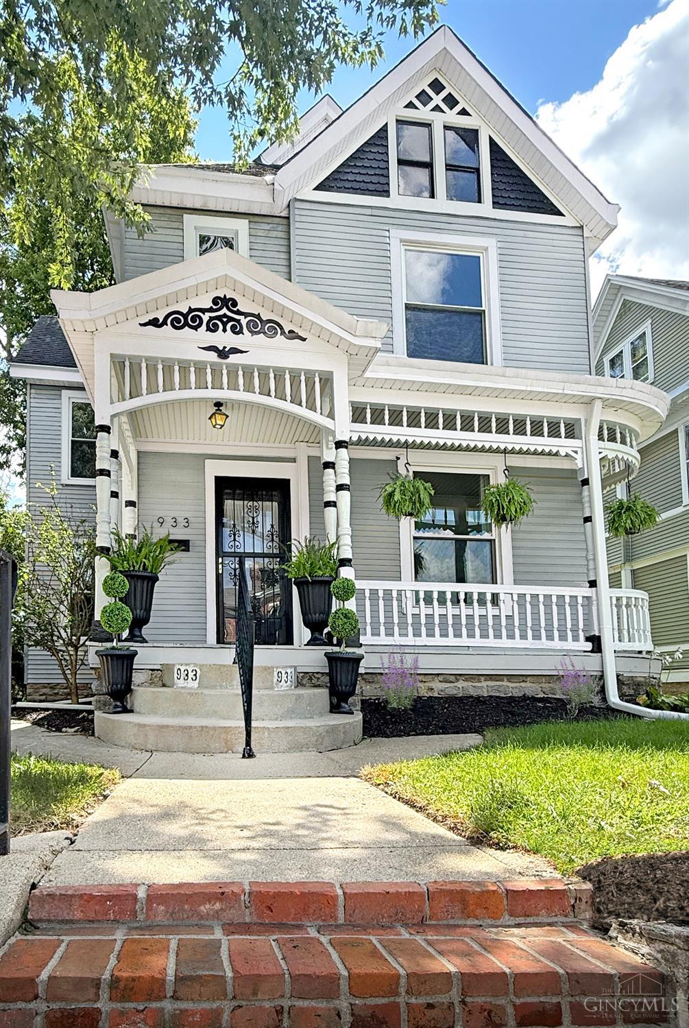 933 Dayton Street Property Photo 1