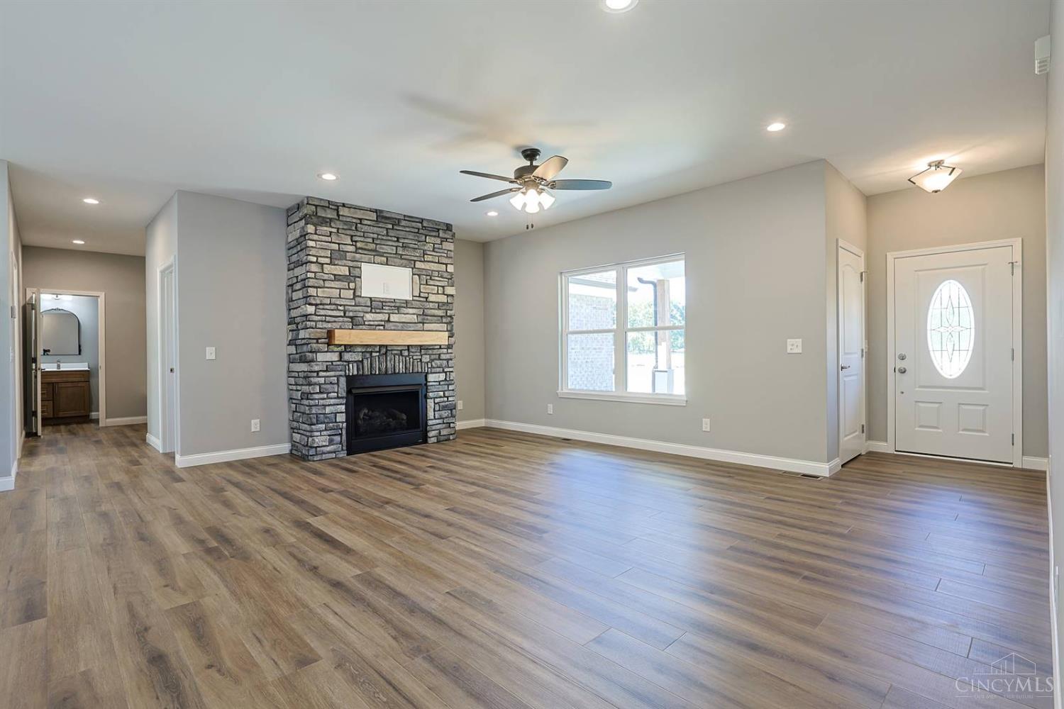 8353 Alice Way Property Photo 4