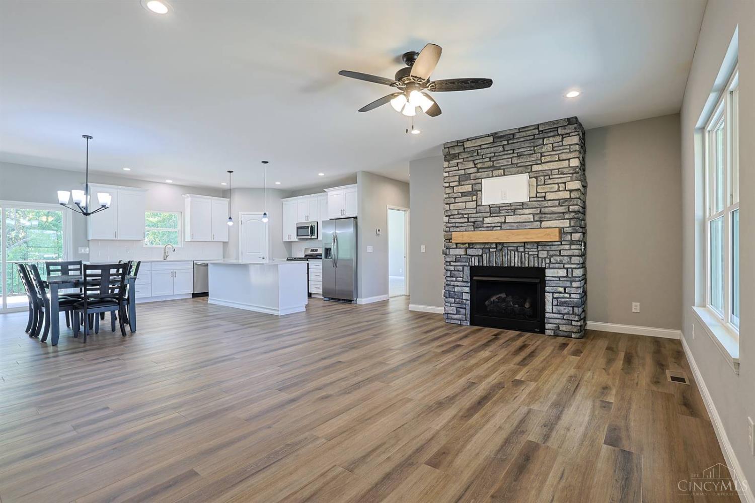 8353 Alice Way Property Photo 5