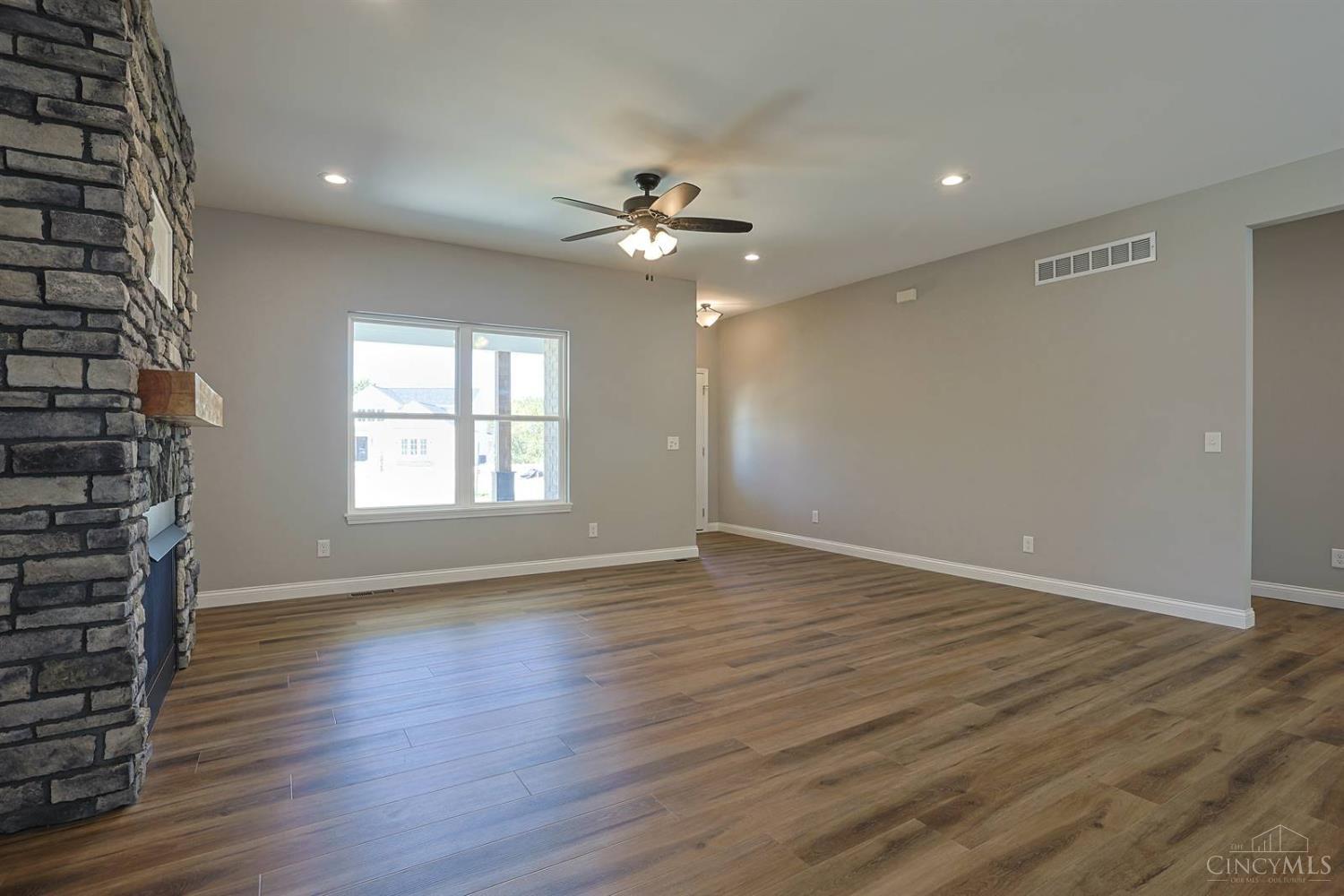 8353 Alice Way Property Photo 6