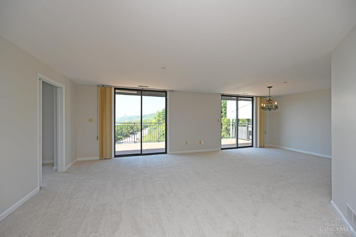 415 Bond Place Property Photo 5
