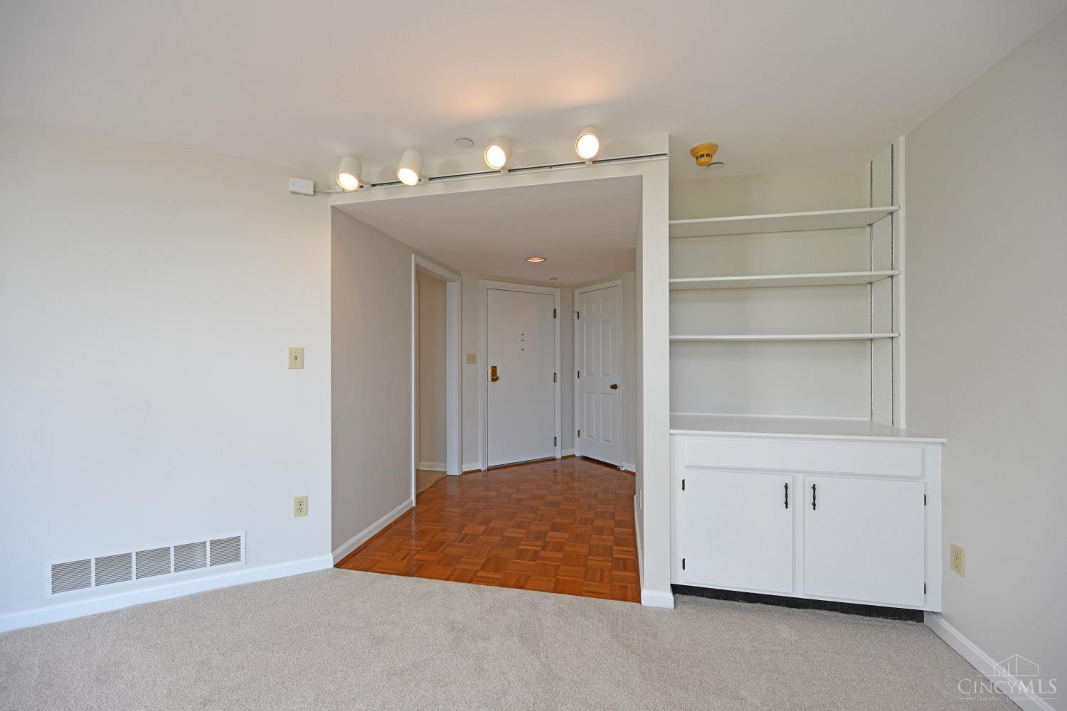 415 Bond Place Property Photo 7