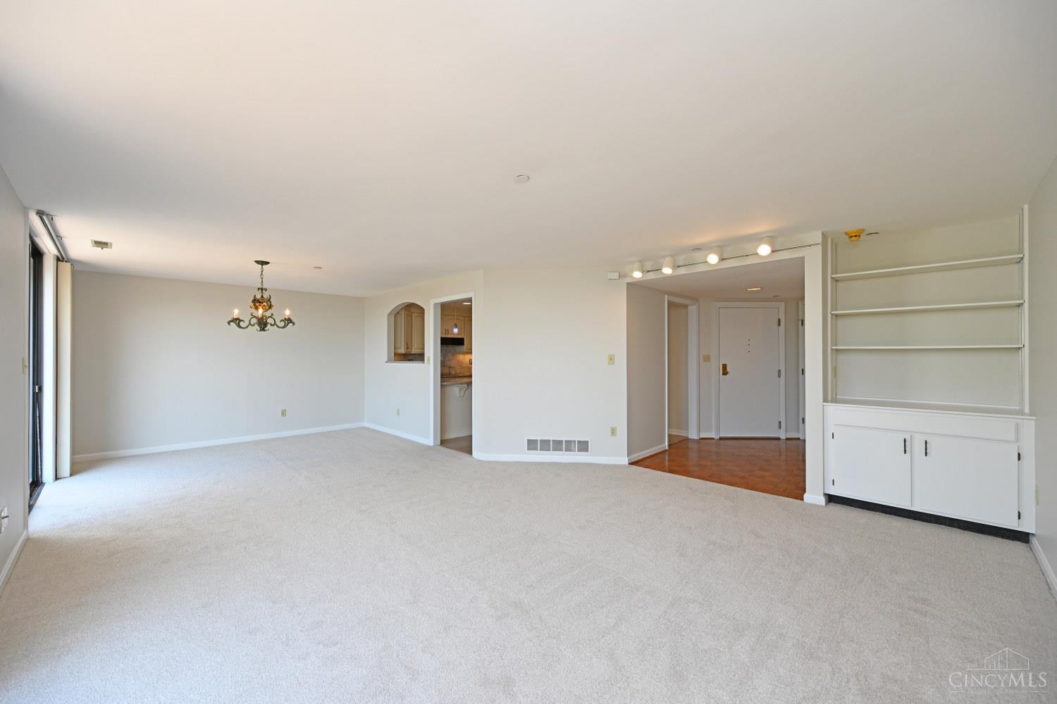 415 Bond Place Property Photo 8