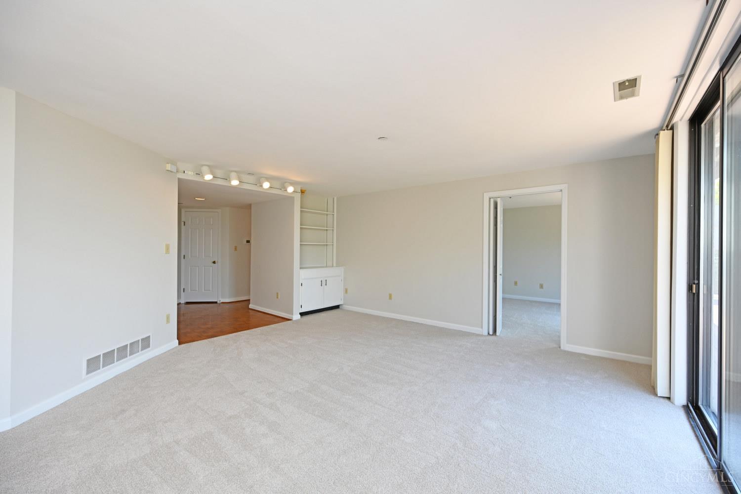 415 Bond Place Property Photo 9
