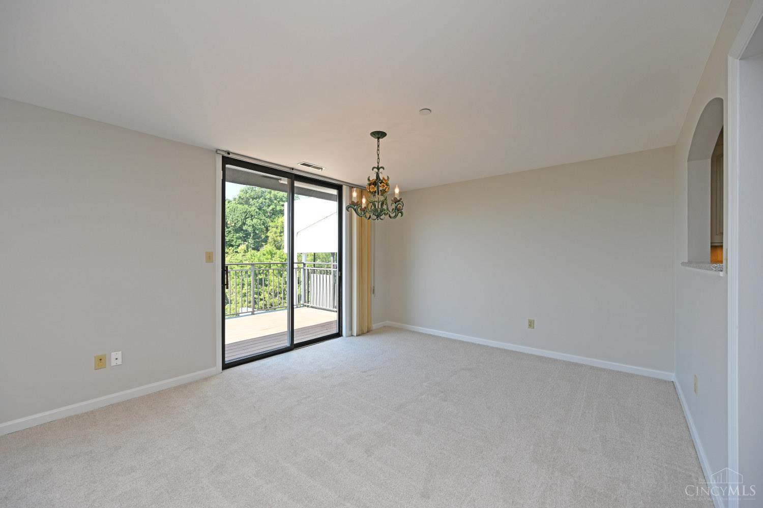 415 Bond Place Property Photo 10