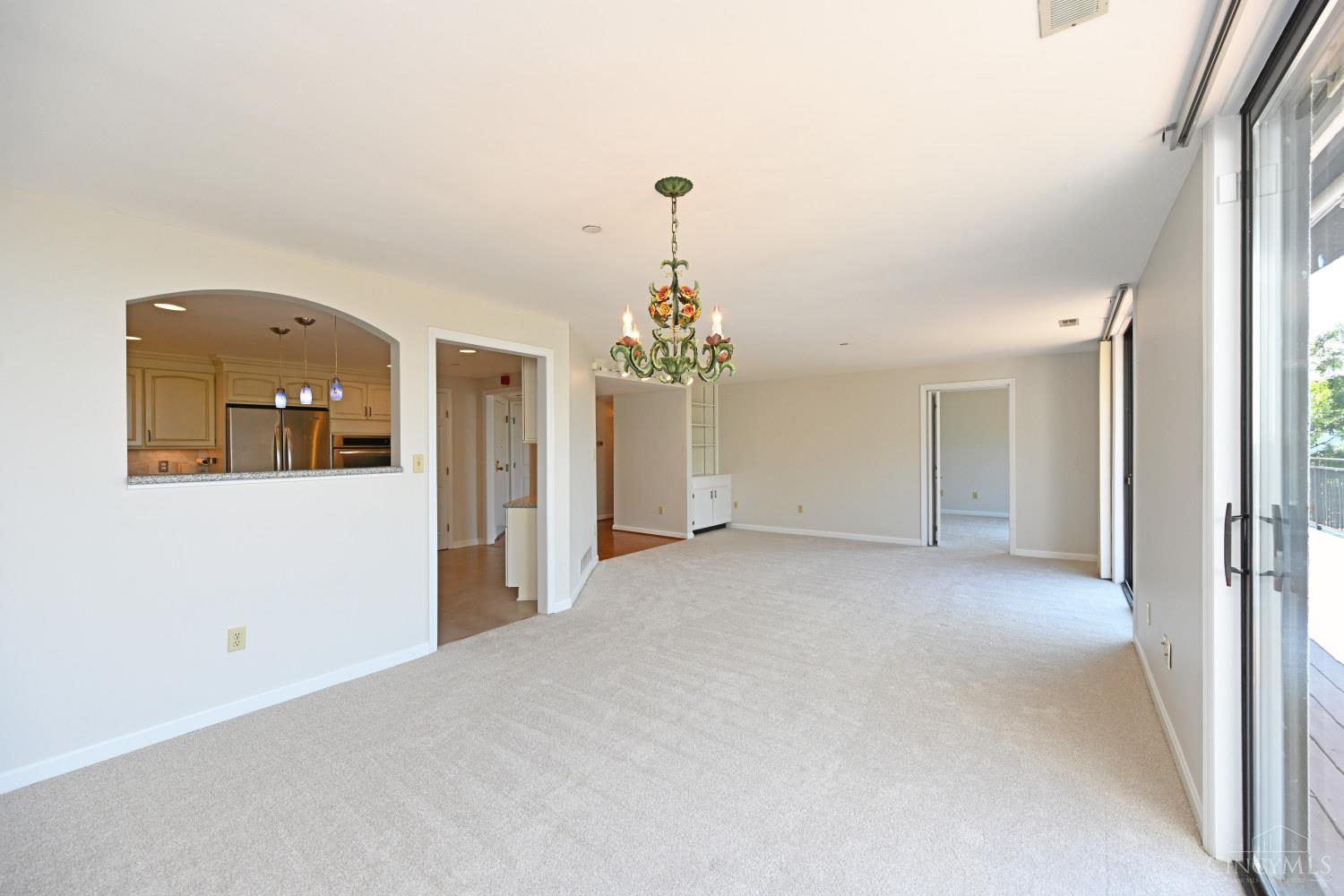 415 Bond Place Property Photo 11