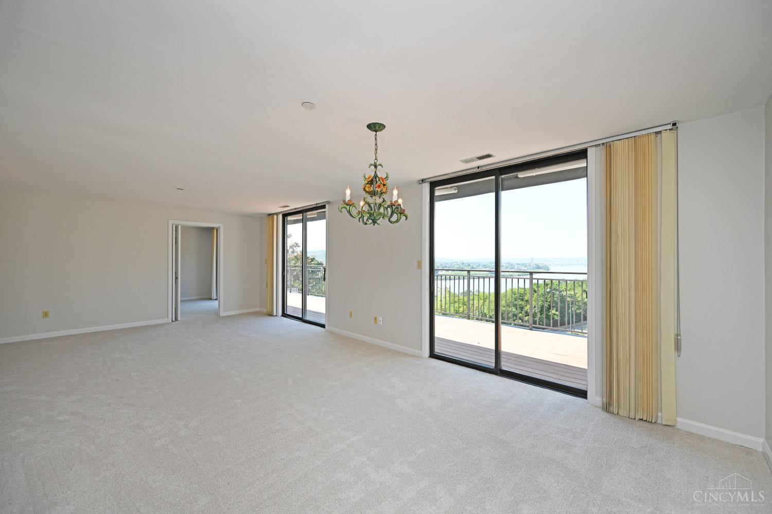 415 Bond Place Property Photo 12