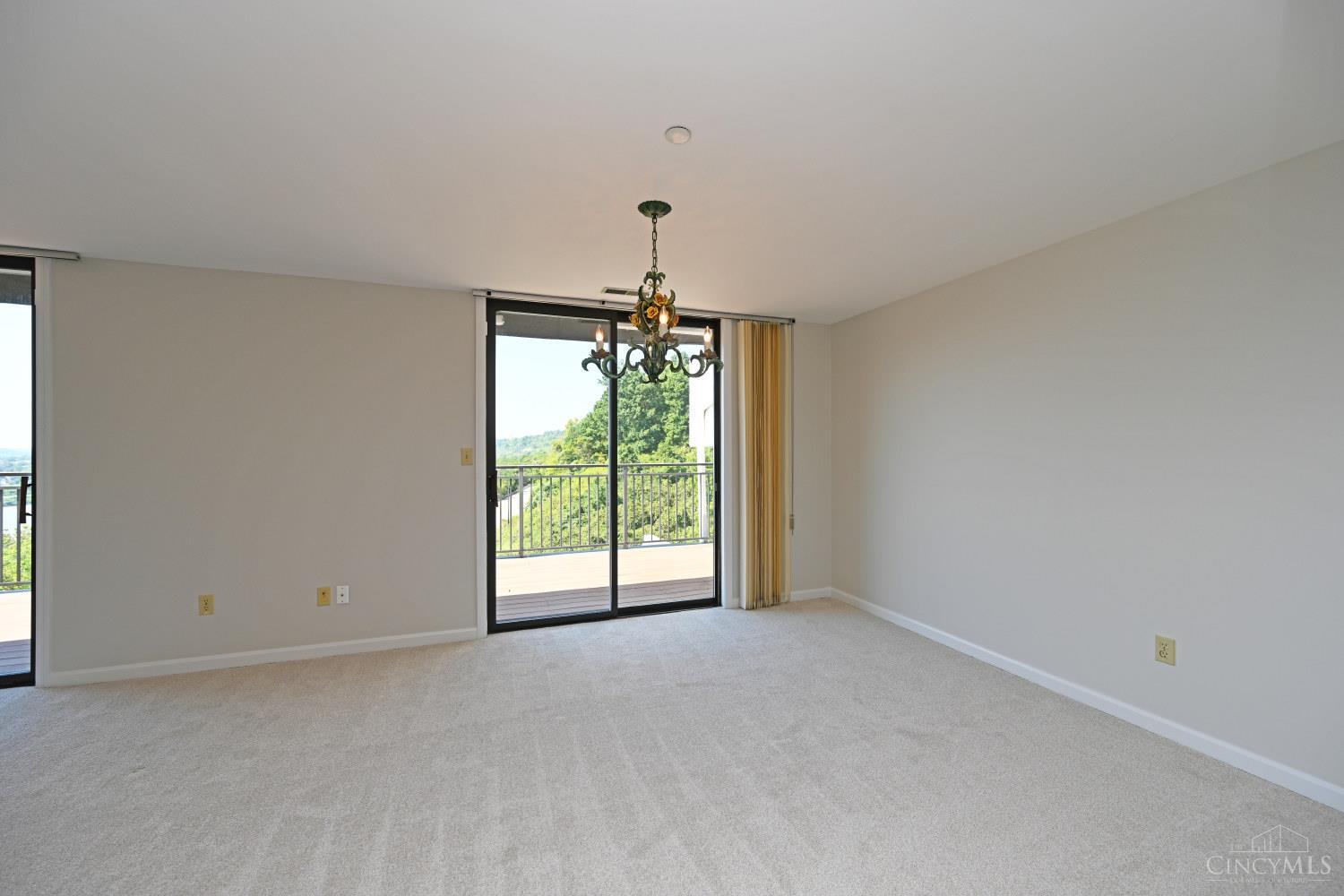 415 Bond Place Property Photo 13