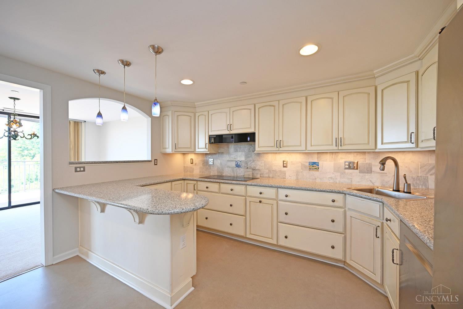 415 Bond Place Property Photo 17