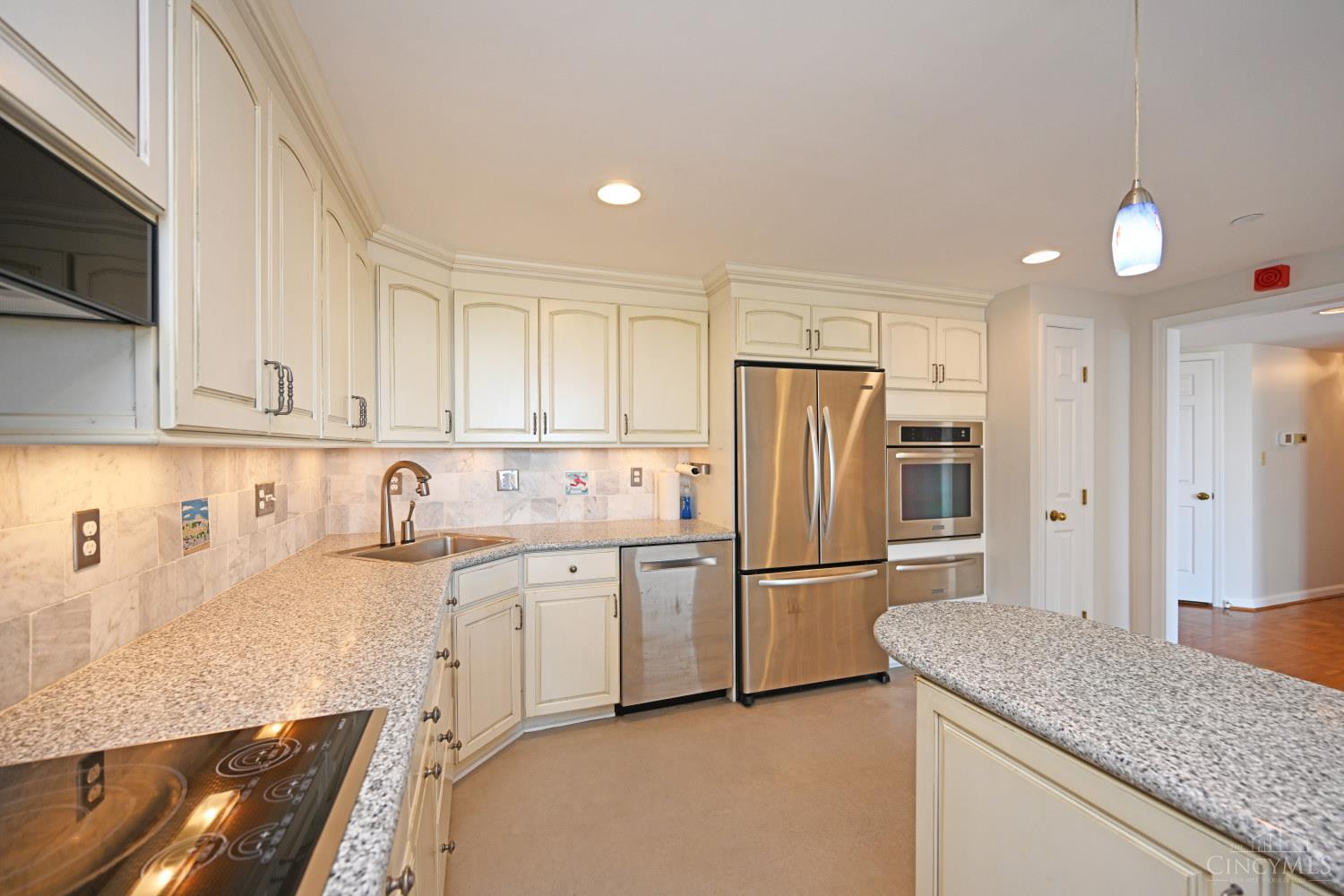 415 Bond Place Property Photo 18