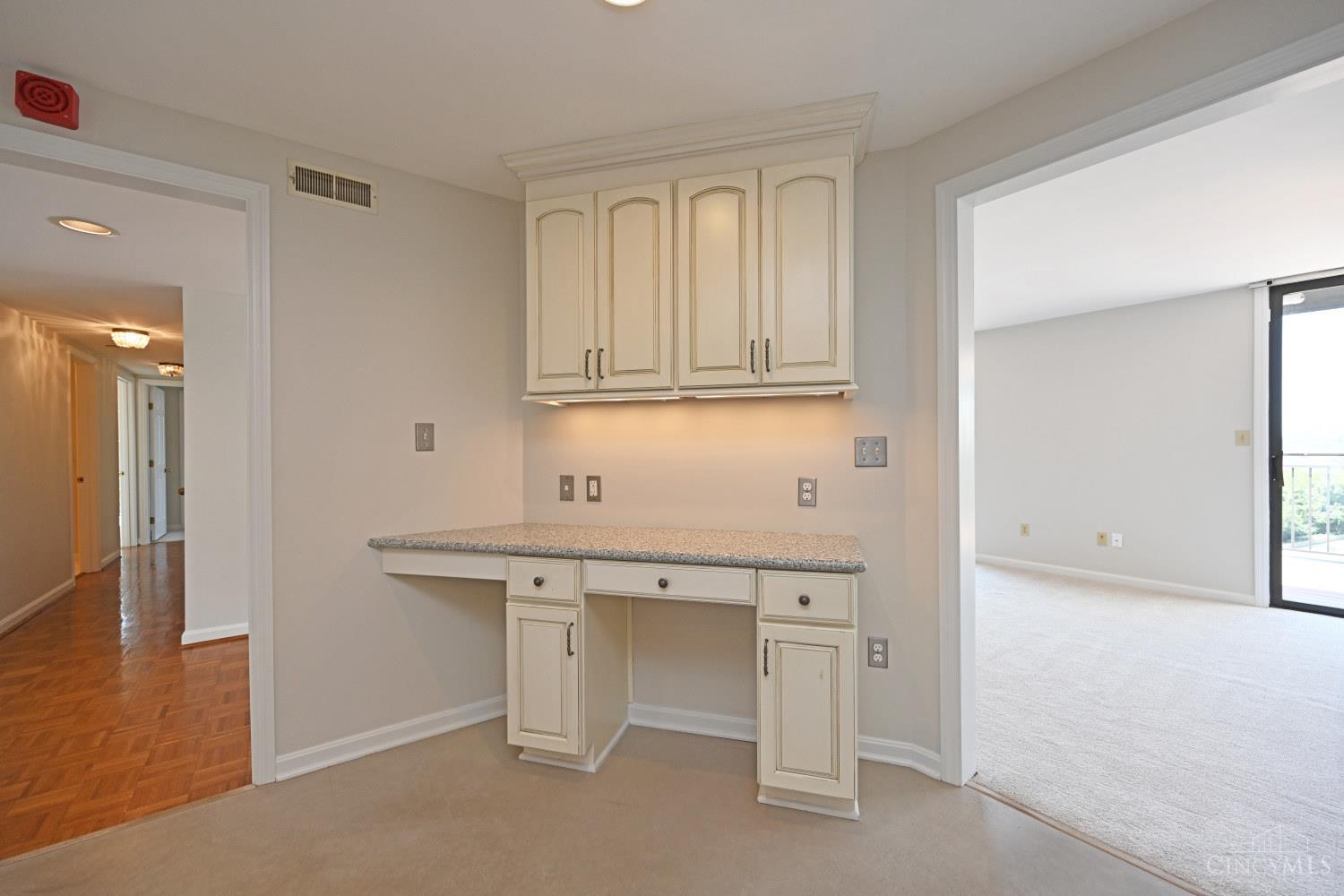 415 Bond Place Property Photo 20