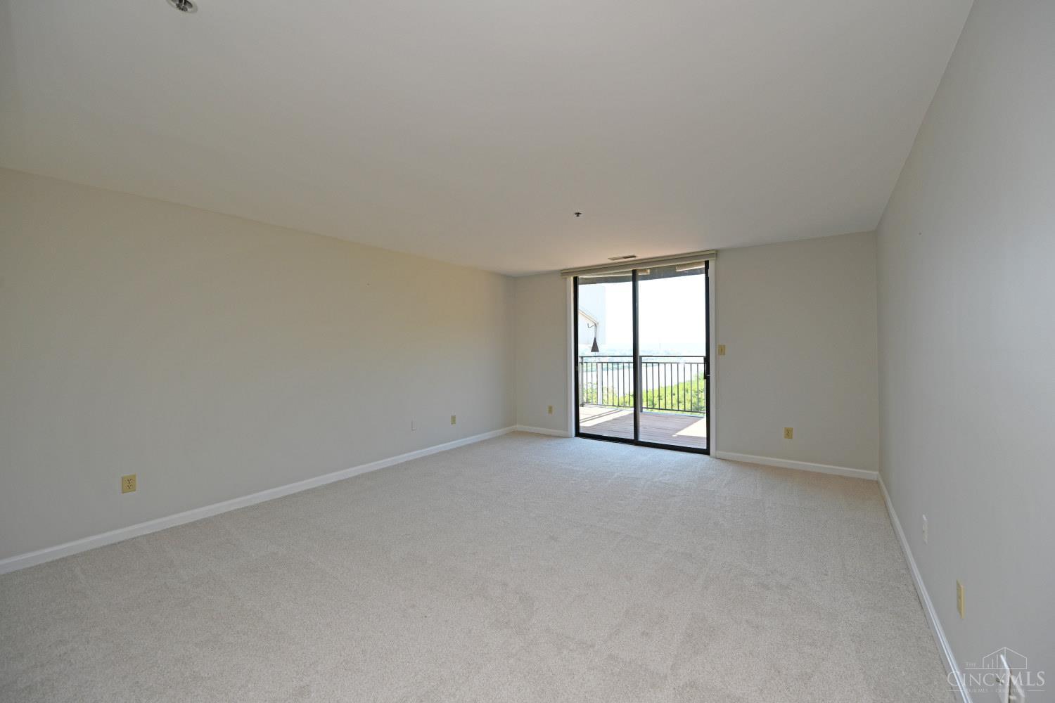 415 Bond Place Property Photo 21