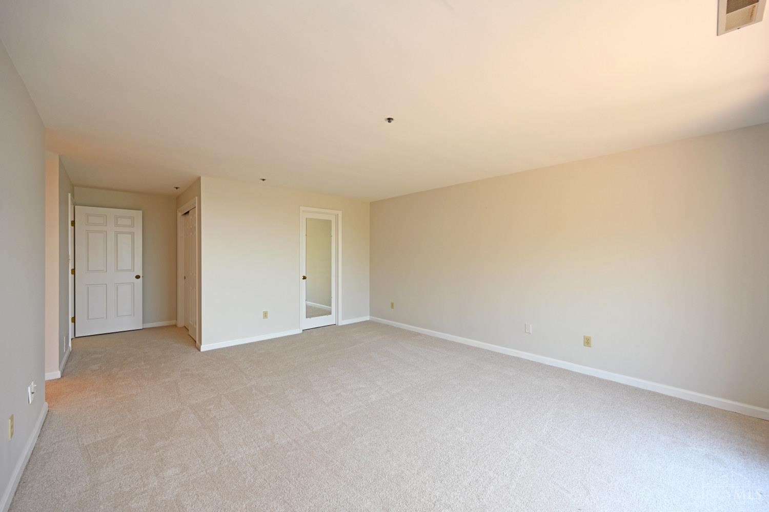 415 Bond Place Property Photo 22