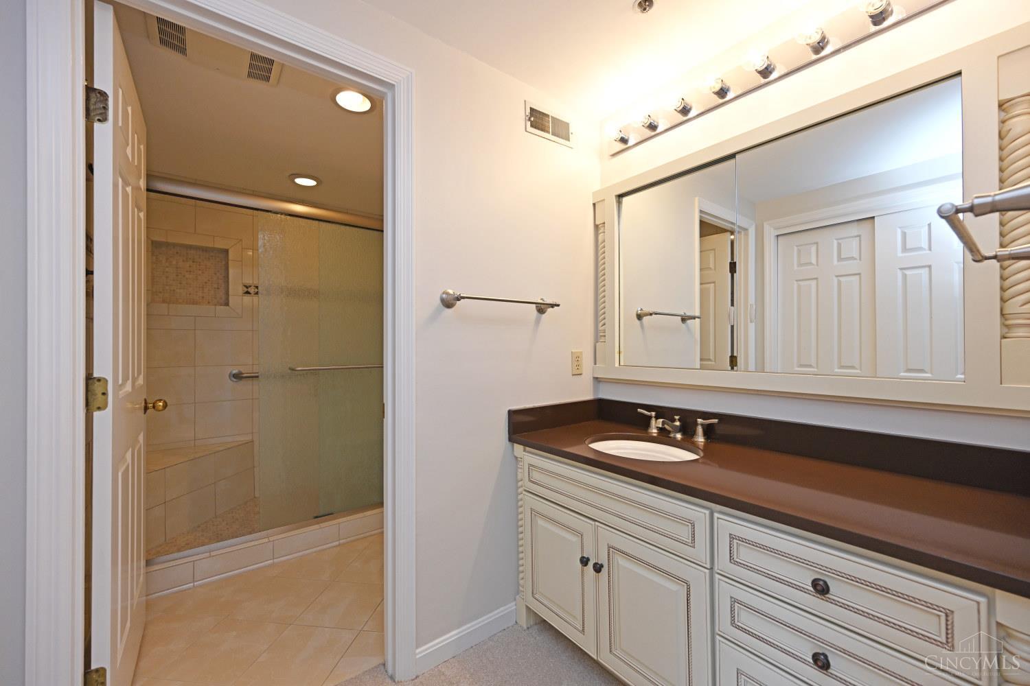 415 Bond Place Property Photo 24