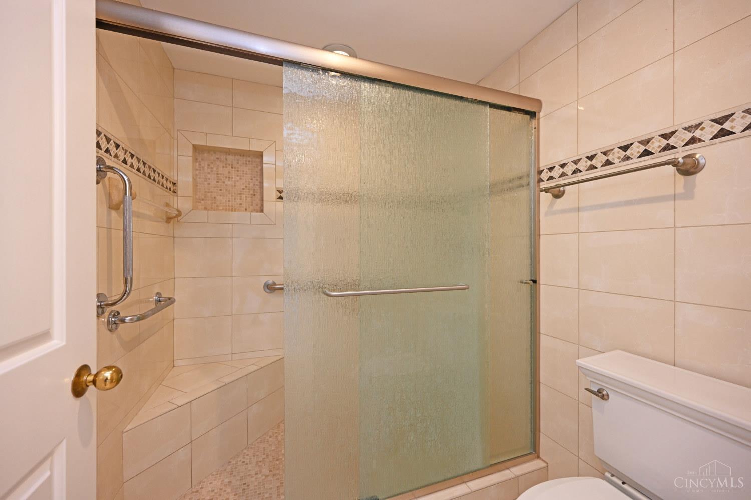 415 Bond Place Property Photo 25