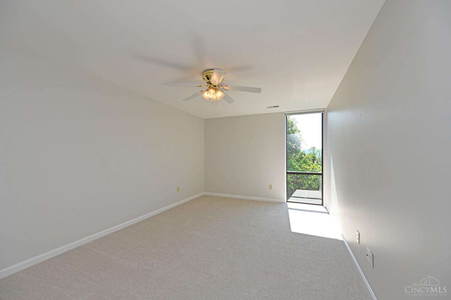 415 Bond Place Property Photo 27