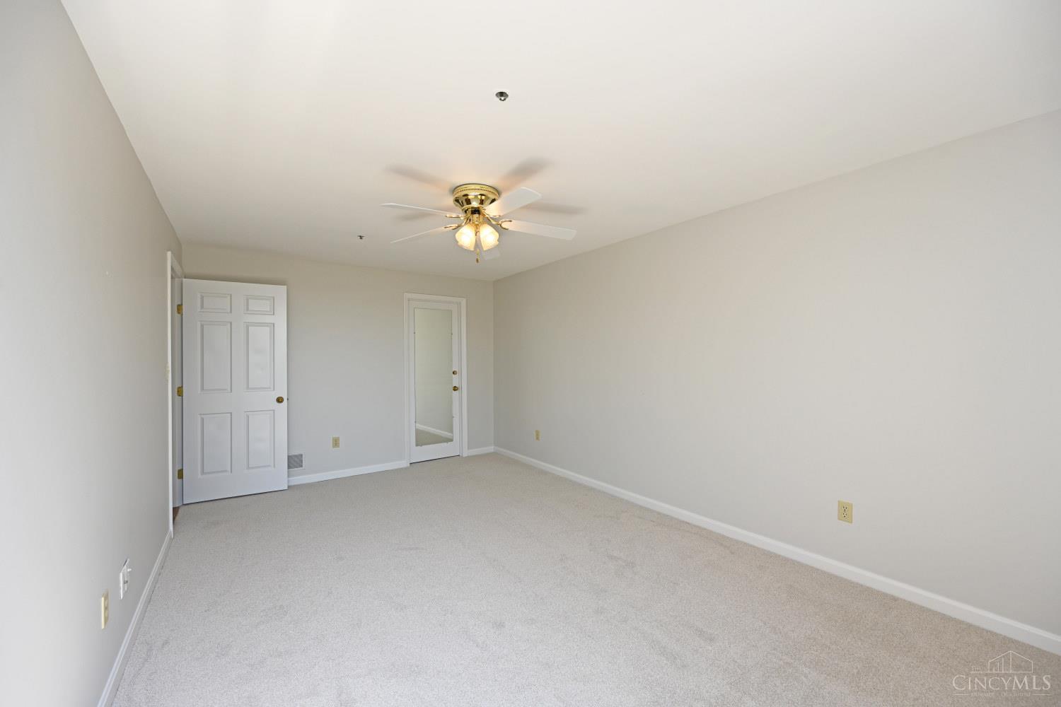 415 Bond Place Property Photo 29