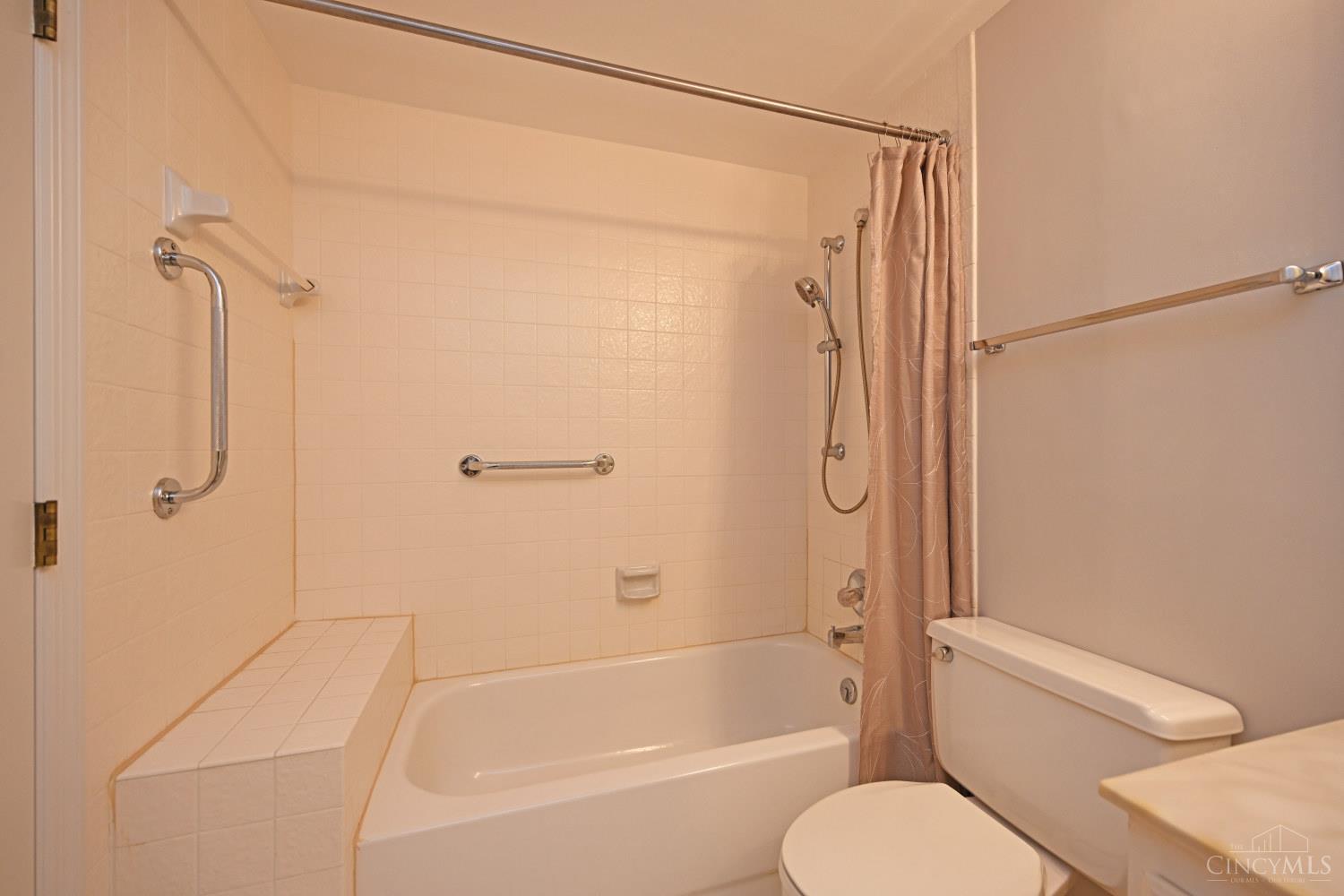 415 Bond Place Property Photo 30
