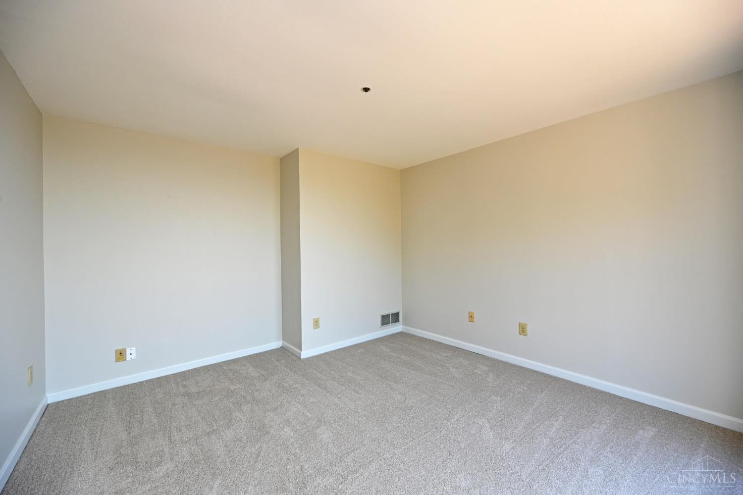 415 Bond Place Property Photo 31