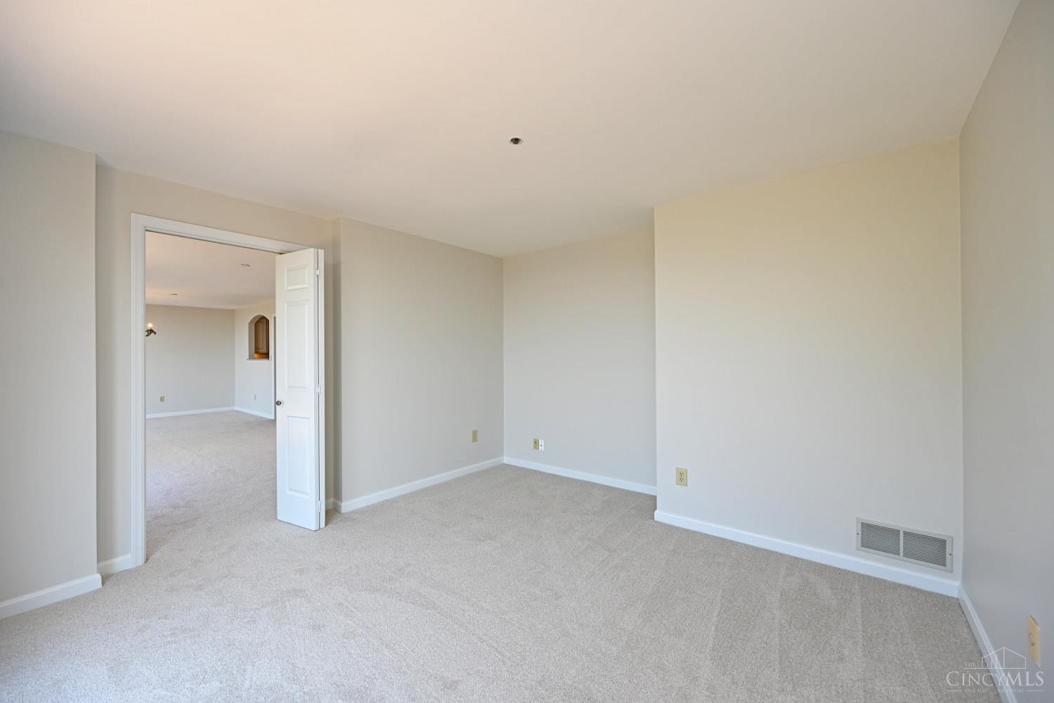 415 Bond Place Property Photo 32