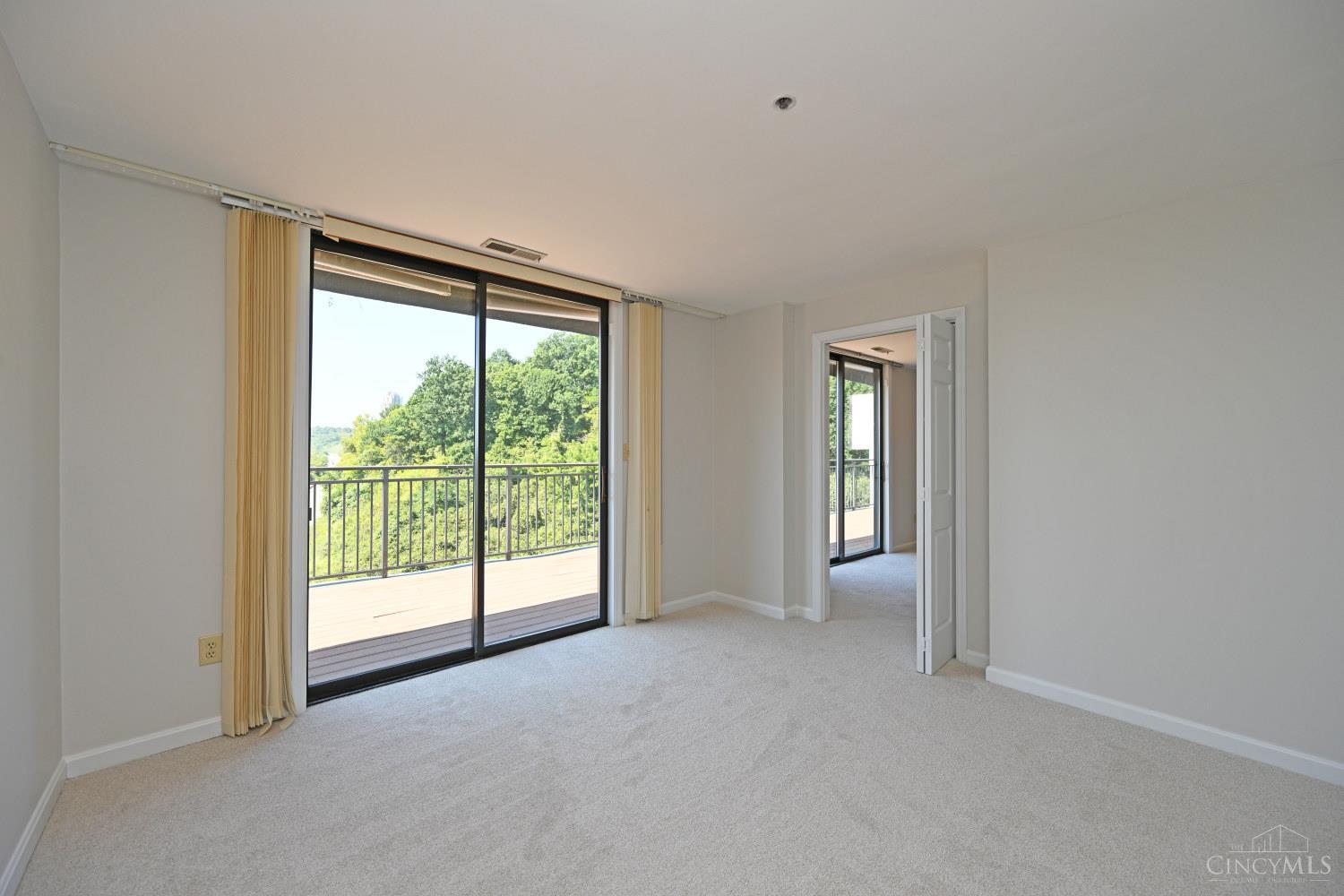 415 Bond Place Property Photo 33