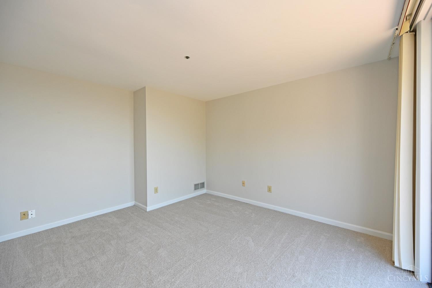 415 Bond Place Property Photo 34
