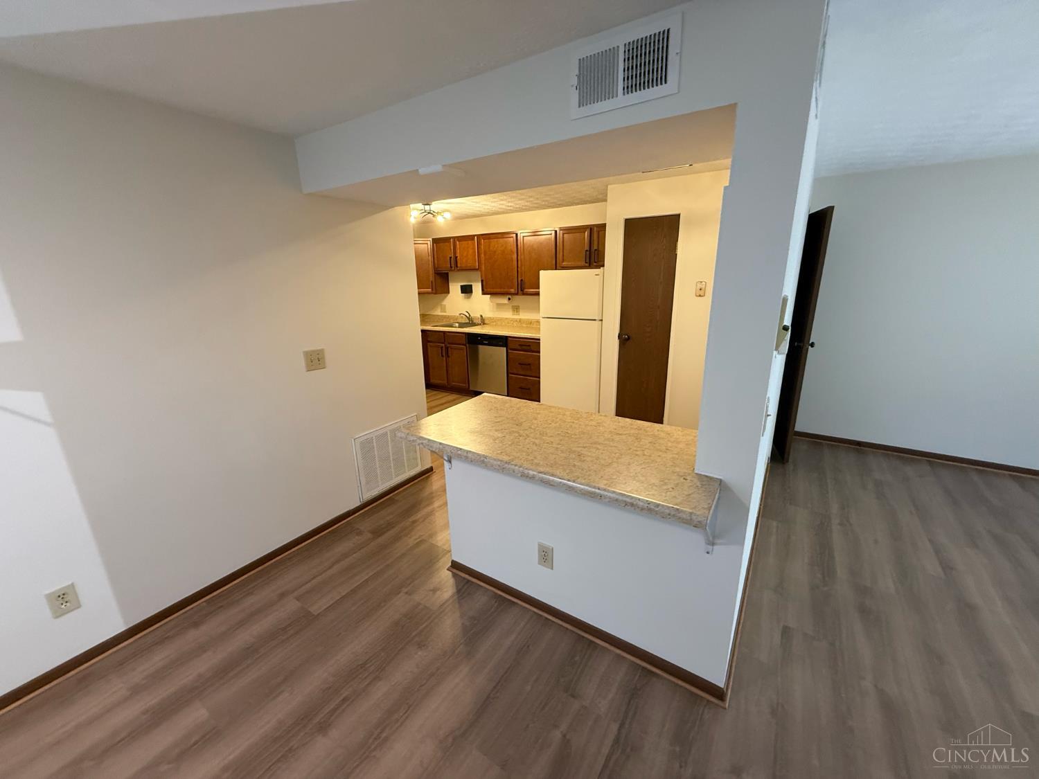 6485 Cheviot Road Property Photo 4