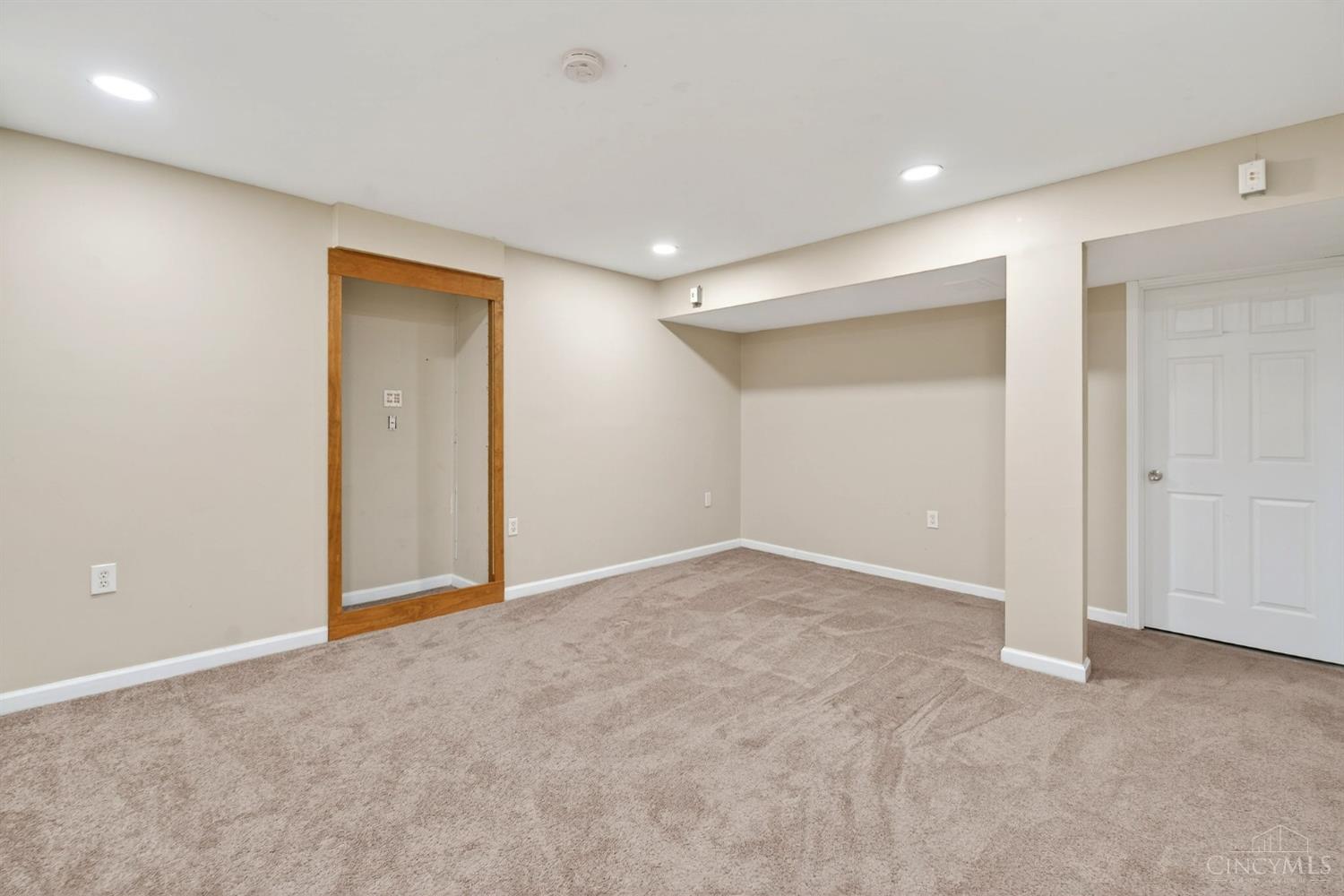 6978 Fallen Oaks Dr Property Photo 11