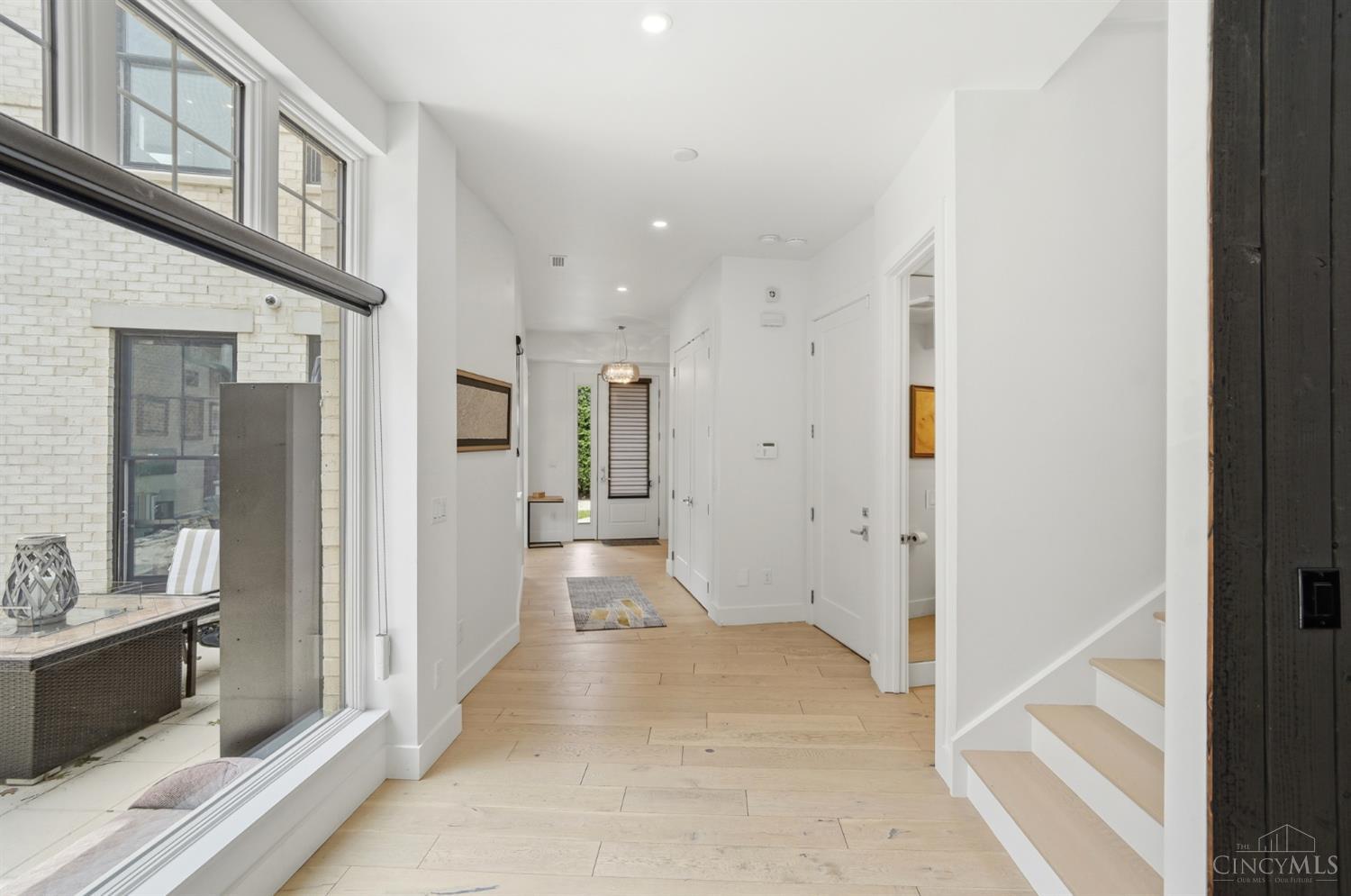 2124 Gold Street Property Photo 6