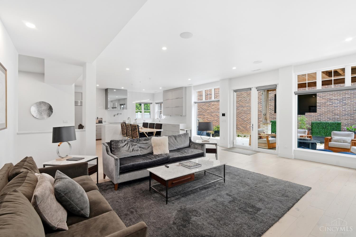 2124 Gold Street Property Photo 8