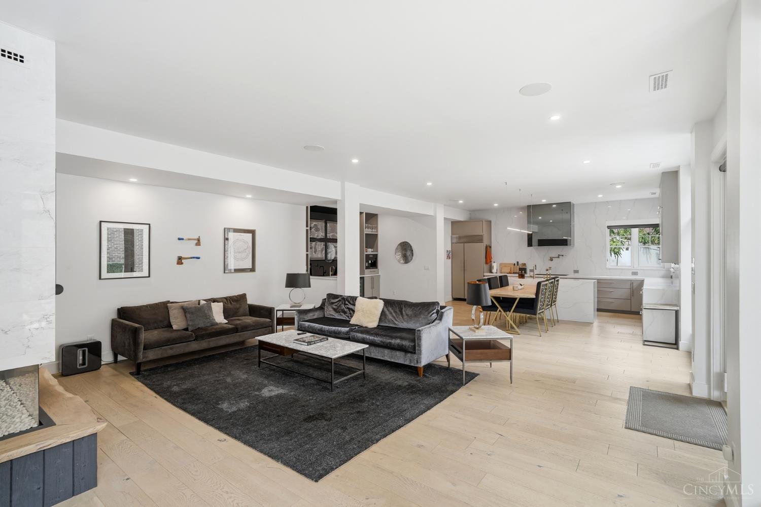 2124 Gold Street Property Photo 12