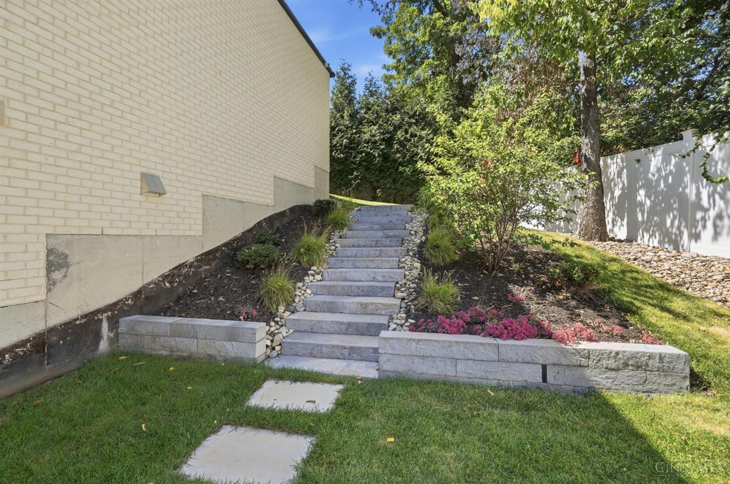 2124 Gold Street Property Photo 74