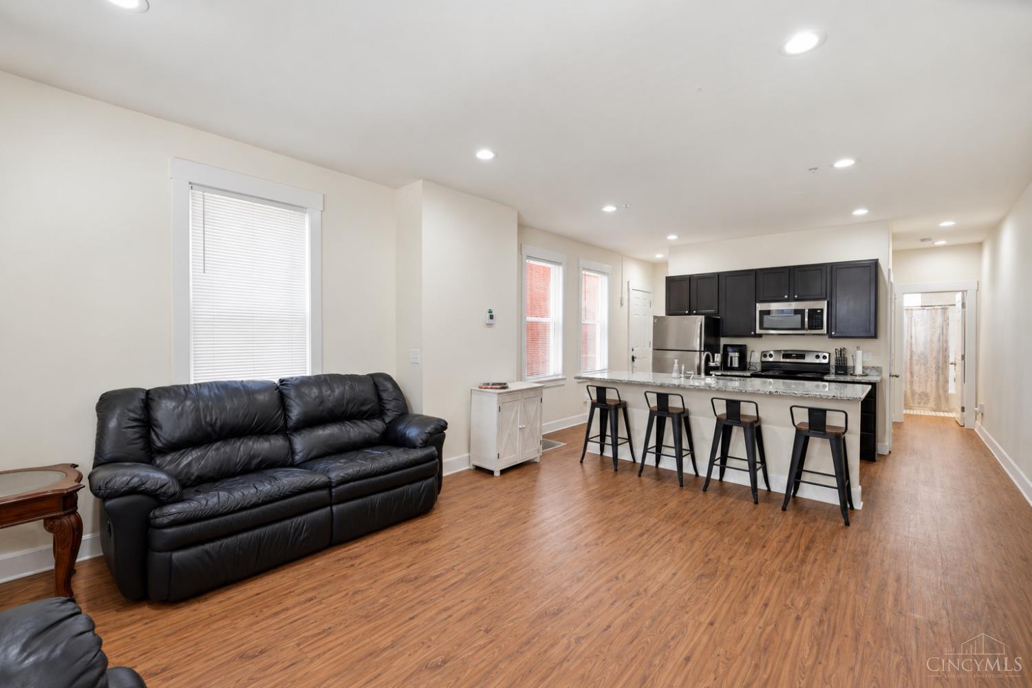 2919 Bellevue Avenue Property Photo 4